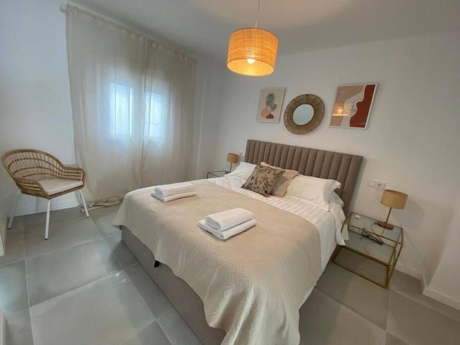 Apartment Stylish Seaside 3 Bed With Terrace + Sea View