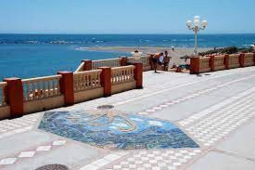 Apartment Stylish Seaside 3 Bed With Terrace + Sea View