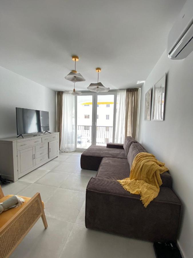 Stylish Seaside 3 Bed With Terrace + Sea View Apartment Benalmadena