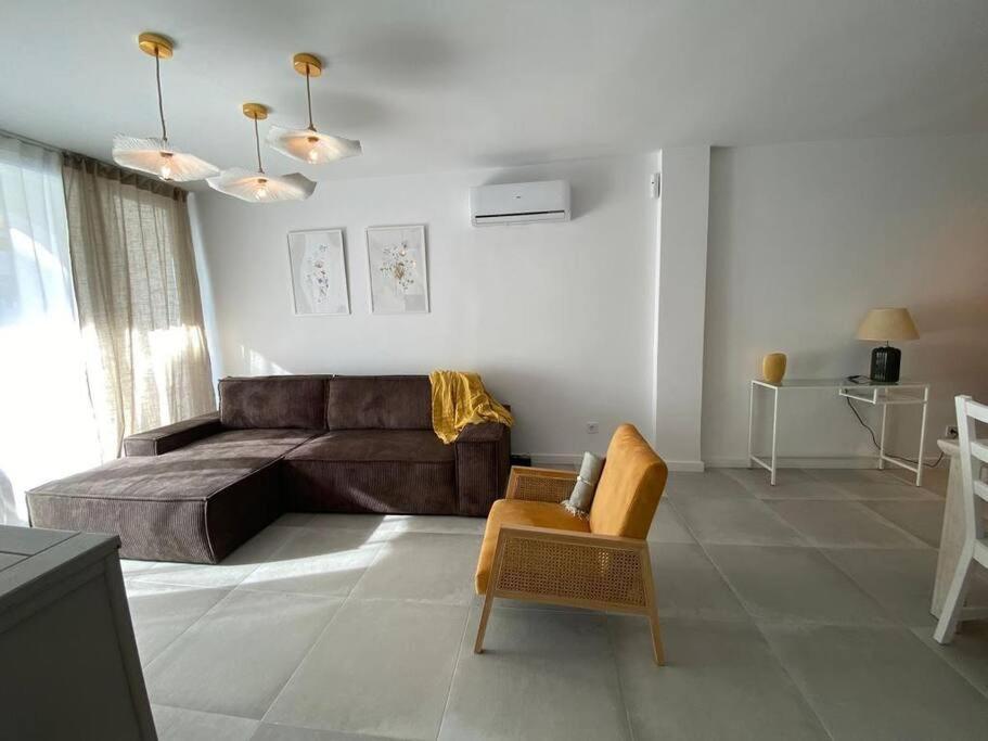 Lejlighed Stylish Seaside 3 Bed With Terrace + Sea View Benalmádena